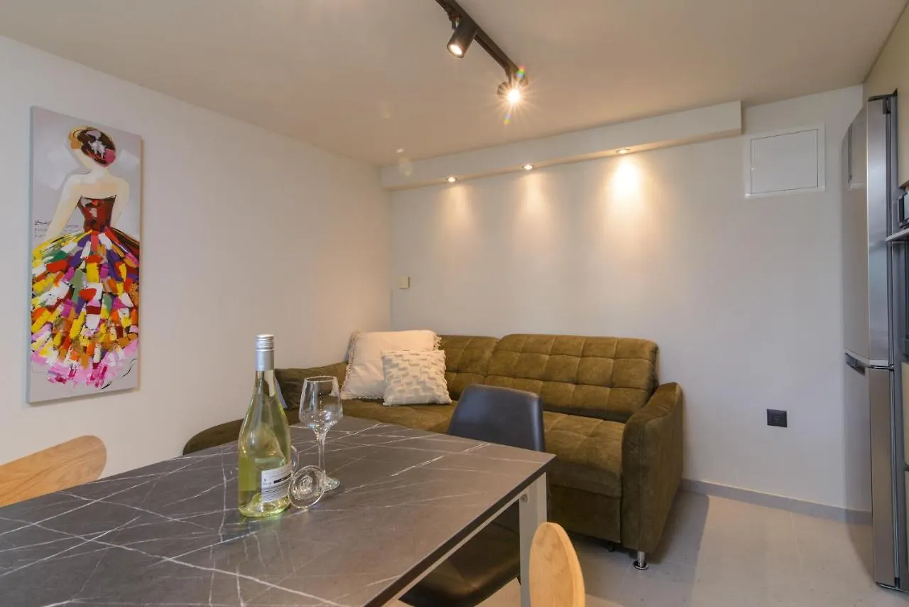 Apartments Dubravka Trogir 0*,